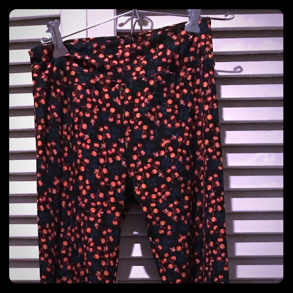 LulaRoe one size print leggings